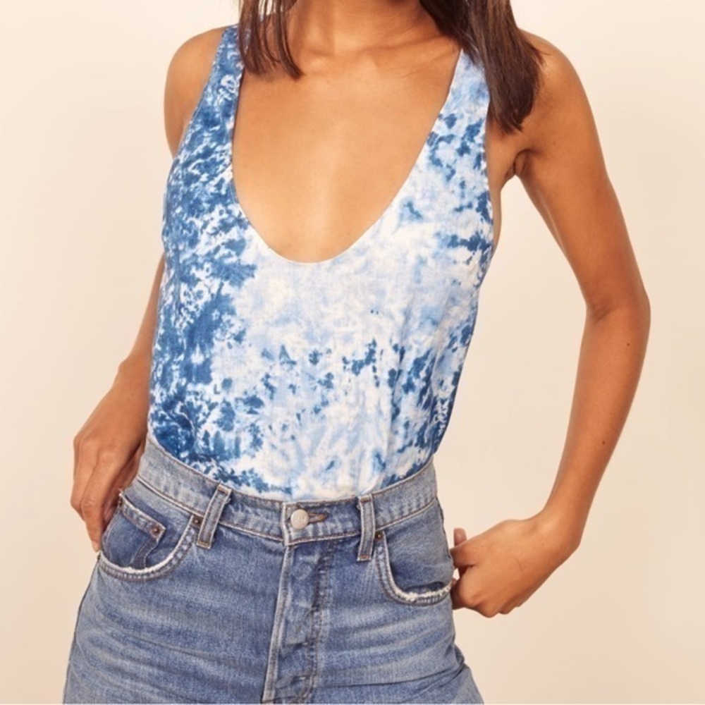 New Reformation Lyle top 100% linen blue white tie dye / water color, Small NWT